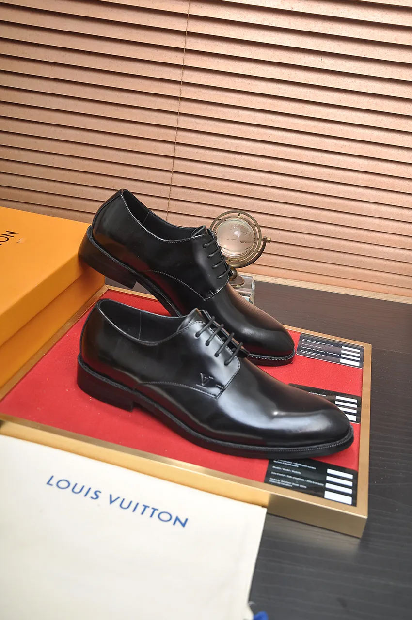 Men's men's shoes 💰500💶 [LV] (original single cowhide lining) 🍀LV's latest genuine leather business suit shoes are launched simultaneously on the official website. The first-layer cowhide imported from Italy is made of heavy gold, 💥official website 1:1 rubber outsole. Versatile to wear, high-end without losing class, and the color combination is extraordinary. This four-season style is alluring when worn on your feet, showing off your big-name flair. Standard code 38-45 (45 customized)